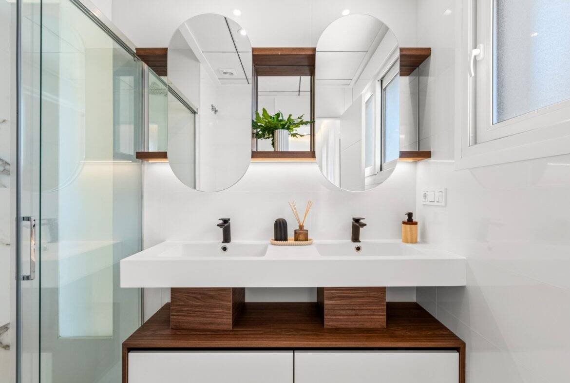 Moderne badkamer in nieuwbouw penthouse met hoogwaardige afwerking in Ciudad Quesada