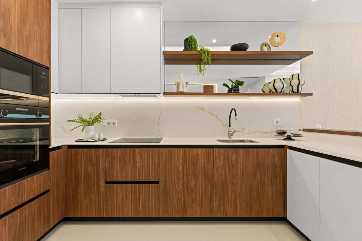 Moderne open keuken in nieuwbouw penthouse Residentie Jazmín in Ciudad Quesada