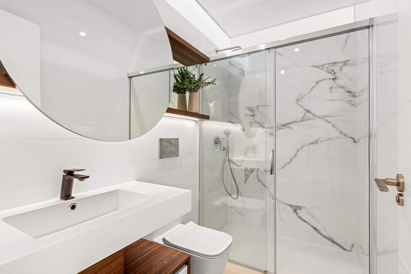 Moderne badkamer in nieuwbouw penthouse met hoogwaardige afwerking in Ciudad Quesada